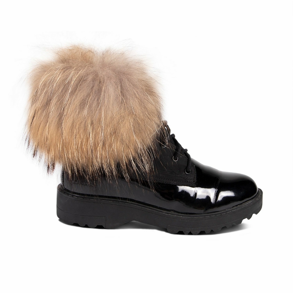 NIB Cloud Nine Ladies Brooke Boot with Racoon Fur & Sheepskin